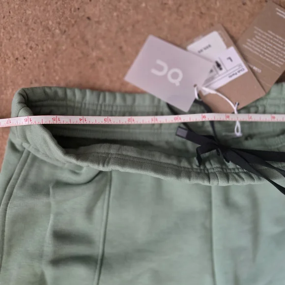 On Running Men's Club Pants, sweatpants, Joggers L - Men's Large NWT - Picture 10 of 11